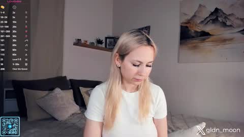 Snapshot of _golden_moon_ chatting on 11, 11, 2025 Rina online show from 11, 11, 2025