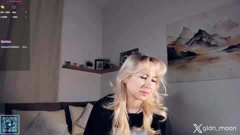 Snapshot of _golden_moon_ chatting on 22, 11, 2025 Rina online show from 22, 11, 2025