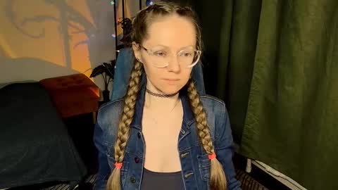 Snapshot of _goldilocks__ chatting on 7, 10, 2025 _goldilocks__ online show from 7, 10, 2025