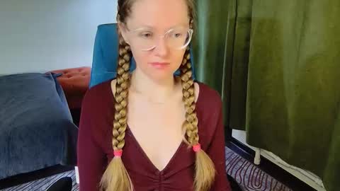 Snapshot of _goldilocks__ chatting on 19, 11, 2025 _goldilocks__ online show from 19, 11, 2025