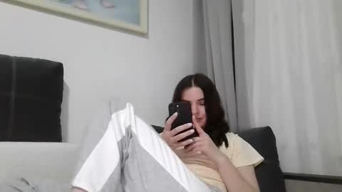 Snapshot of _hidden_frommymoom_ chatting on 15, 3, 2026 Criss4u online show from 15, 3, 2026