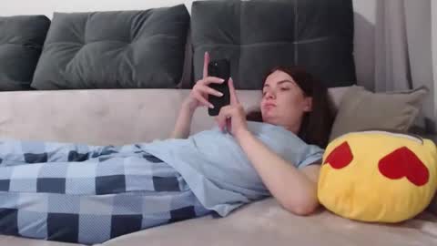 Snapshot of _hidden_frommymoom_ chatting on 31, 3, 2026 Criss4u online show from 31, 3, 2026