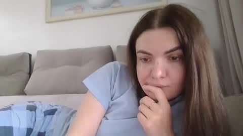 Snapshot of _hidden_frommymoom_ chatting on 9, 4, 2026 Criss4u online show from 9, 4, 2026