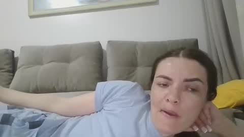 Snapshot of _hidden_frommymoom_ chatting on 9, 4, 2026 Criss4u online show from 9, 4, 2026