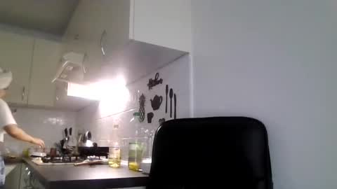 Snapshot of _hidden_frommymoom_ chatting on 4, 7, 2026 Criss4u online show from 4, 7, 2026