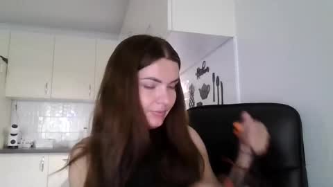 Snapshot of _hidden_frommymoom_ chatting on 6, 7, 2026 Criss4u online show from 6, 7, 2026