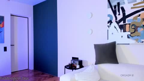 Laura online show from 7, 3, 2025