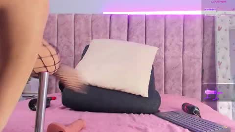 Snapshot of _jasmine_blush chatting on 12, 11, 2025 Jasmine online show from 12, 11, 2025