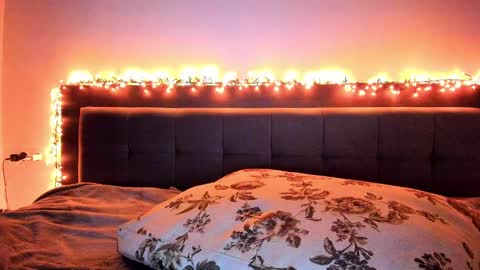 _just_a_simple_girl online show from 20, 2, 2025