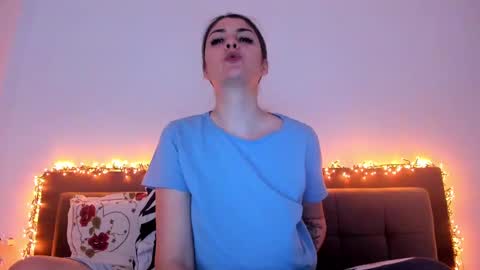 _just_a_simple_girl online show from 6, 3, 2025