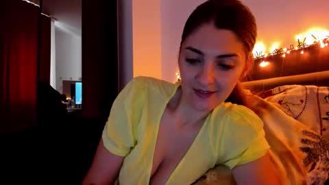 _just_a_simple_girl online show from 26, 9, 2025