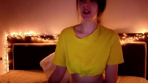 _just_a_simple_girl online show from 6, 3, 2026