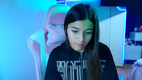khloe sweet online show from 25, 5, 2026