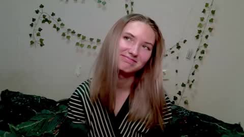 _kikiclark_ online show from 7, 11, 2025