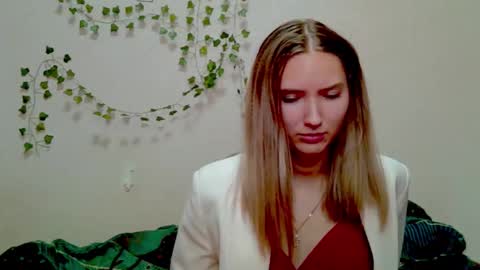 _kikiclark_ online show from 21, 11, 2025