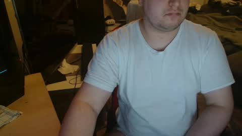 Snapshot of _kitsu_ chatting on 14, 11, 2025 _kitsu_ online show from 14, 11, 2025