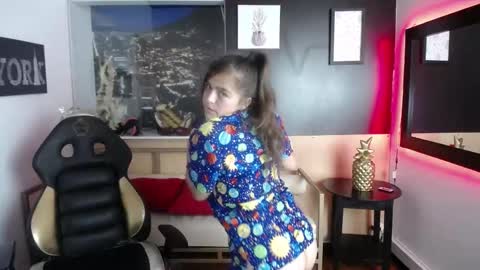 Snapshot of _kitten_1 chatting on 22, 2, 2025 _kitten_1 online show from 22, 2, 2025