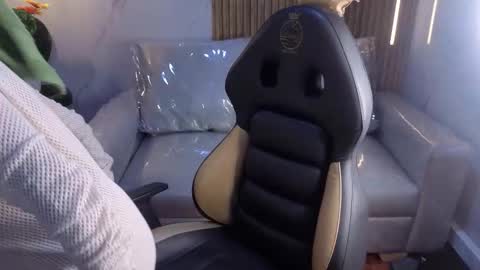 _kitten_1 online show from 27, 3, 2026