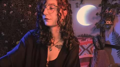 Lady Luna online show from 8, 3, 2025