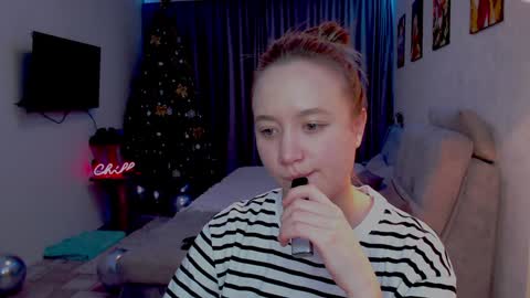 _lalune_ online show from 2, 12, 2024