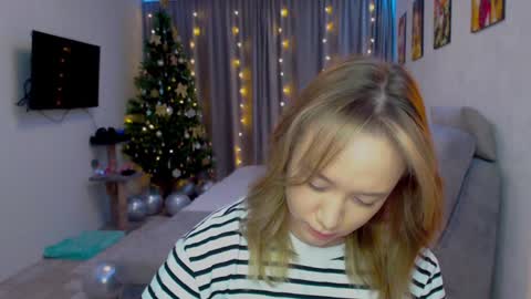 _lalune_ online show from 2, 12, 2024