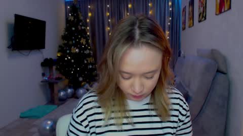 _lalune_ online show from 2, 12, 2024