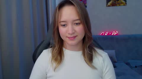 _lalune_ online show from 2, 3, 2025