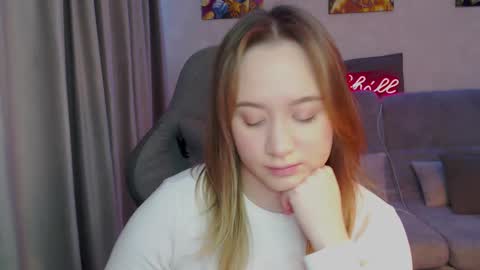 _lalune_ online show from 3, 3, 2025