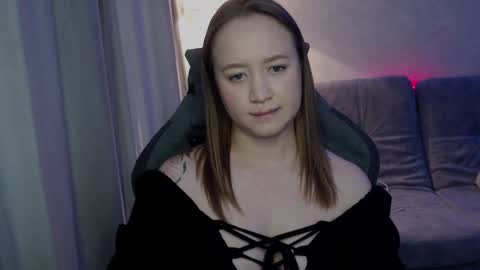 _lalune_ online show from 7, 10, 2025