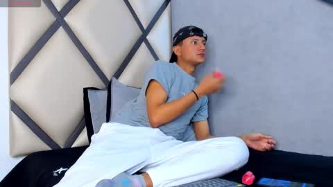 _leohot_ online show from 10, 10, 2025