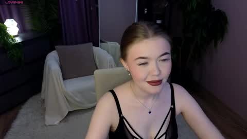 Snapshot of _liilcrystal_ chatting on 7, 6, 2026 _liilcrystal_ online show from 7, 6, 2026