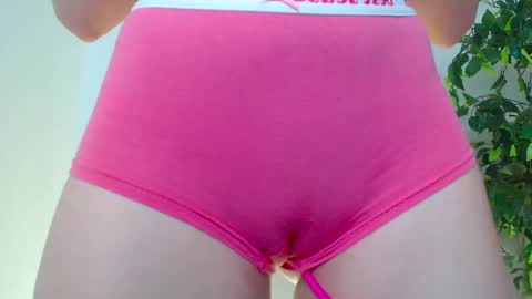 Snapshot of _little_misss chatting on 7, 10, 2025 Mila online show from 7, 10, 2025
