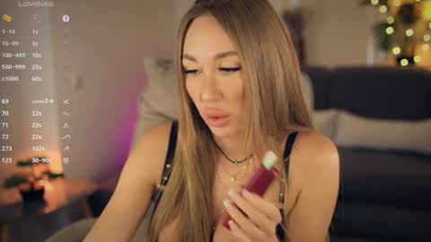 Snapshot of _lovly chatting on 27, 10, 2025 Melanie online show from 27, 10, 2025