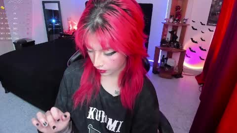 Queen.  Help me reach 100 thumbs up  online show from 13, 4, 2026