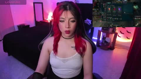 Snapshot of _lucyx__ chatting on 1, 5, 2026 Queen. Help me reach 100 thumbs up online show from 1, 5, 2026