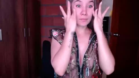 _lunablondie_ online show from 12, 2, 2025