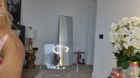 Snapshot of _luxie_ chatting on 11, 9, 2025 Luxie online show from 11, 9, 2025