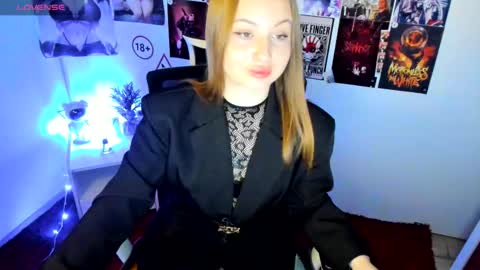 Snapshot of _margoqueen_ chatting on 4, 10, 2025 Margo online show from 4, 10, 2025