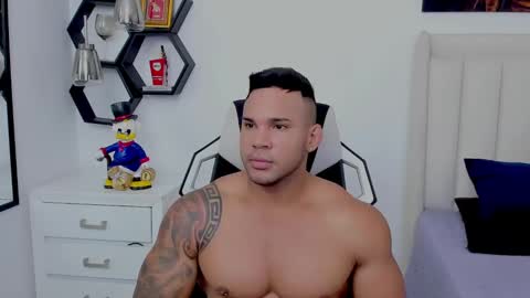 _matthew_santos_ online show from 11, 1, 2025