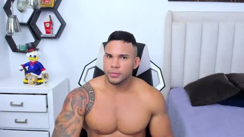 _matthew_santos_ online show from 30, 1, 2025