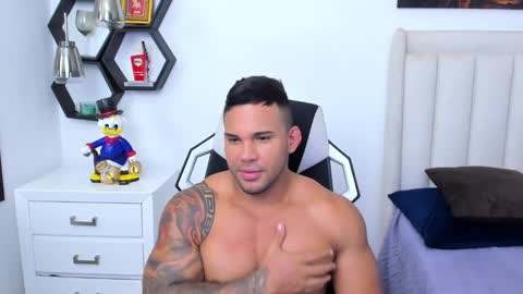 _matthew_santos_ online show from 4, 2, 2025