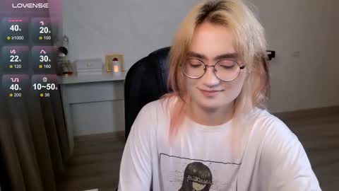 Snapshot of _meow_neko_ chatting on 9, 11, 2025 _meow_neko_ online show from 9, 11, 2025