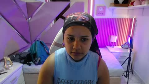  Mia  online show from 4, 4, 2026