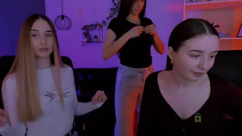 Snapshot of _mila_fire chatting on 21, 4, 2026 your Mila online show from 21, 4, 2026
