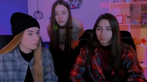 Snapshot of _mila_fire chatting on 22, 4, 2026 your Mila online show from 22, 4, 2026