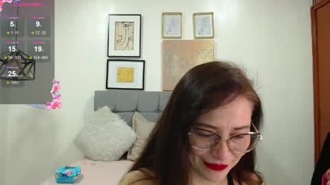 Snapshot of _naomi_s chatting on 19, 5, 2026 _naomi_s online show from 19, 5, 2026