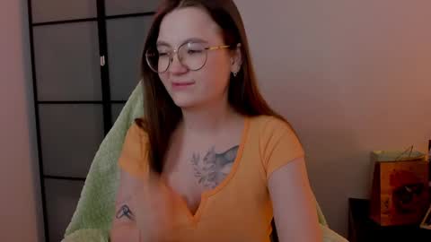 Mia with a big heart  online show from 8, 2, 2025