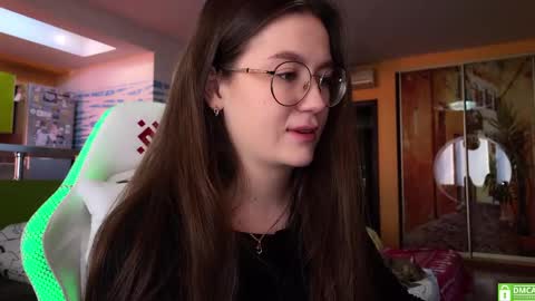 Mia with a big heart  online show from 8, 3, 2025