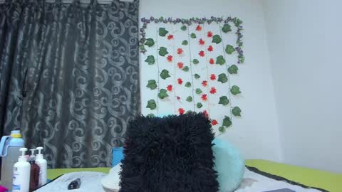 Snapshot of _nicollee chatting on 27, 12, 2024 juliana online show from 27, 12, 2024