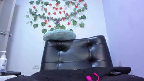 Snapshot of _nicollee chatting on 20, 2, 2025 juliana online show from 20, 2, 2025